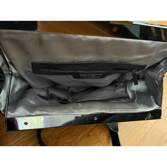 Kenneth Cole Black Leather Kiss Clasp Tote - Picture 8 of 15